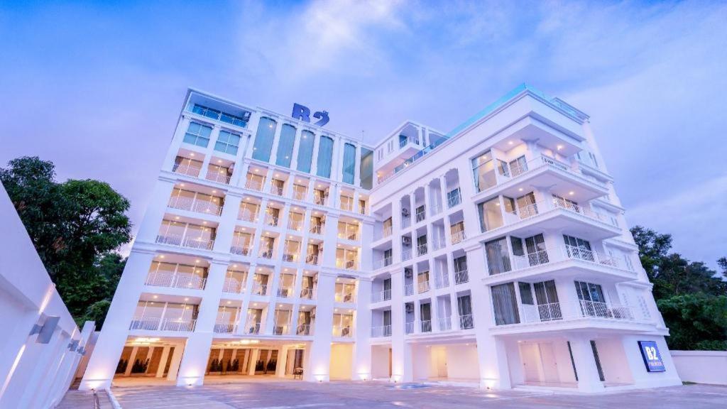 บีทู ภูเก็ต พรีเมียร์ โฮเทล Hotel Phuket ภายนอก รูปภาพ