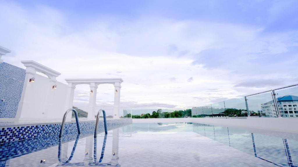 บีทู ภูเก็ต พรีเมียร์ โฮเทล Hotel Phuket ภายนอก รูปภาพ