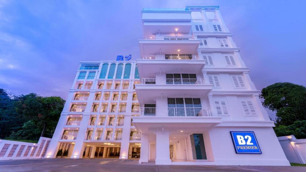 บีทู ภูเก็ต พรีเมียร์ โฮเทล Hotel Phuket ภายนอก รูปภาพ