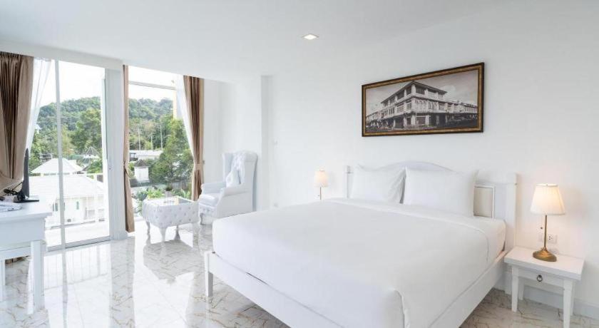 บีทู ภูเก็ต พรีเมียร์ โฮเทล Hotel Phuket ภายนอก รูปภาพ